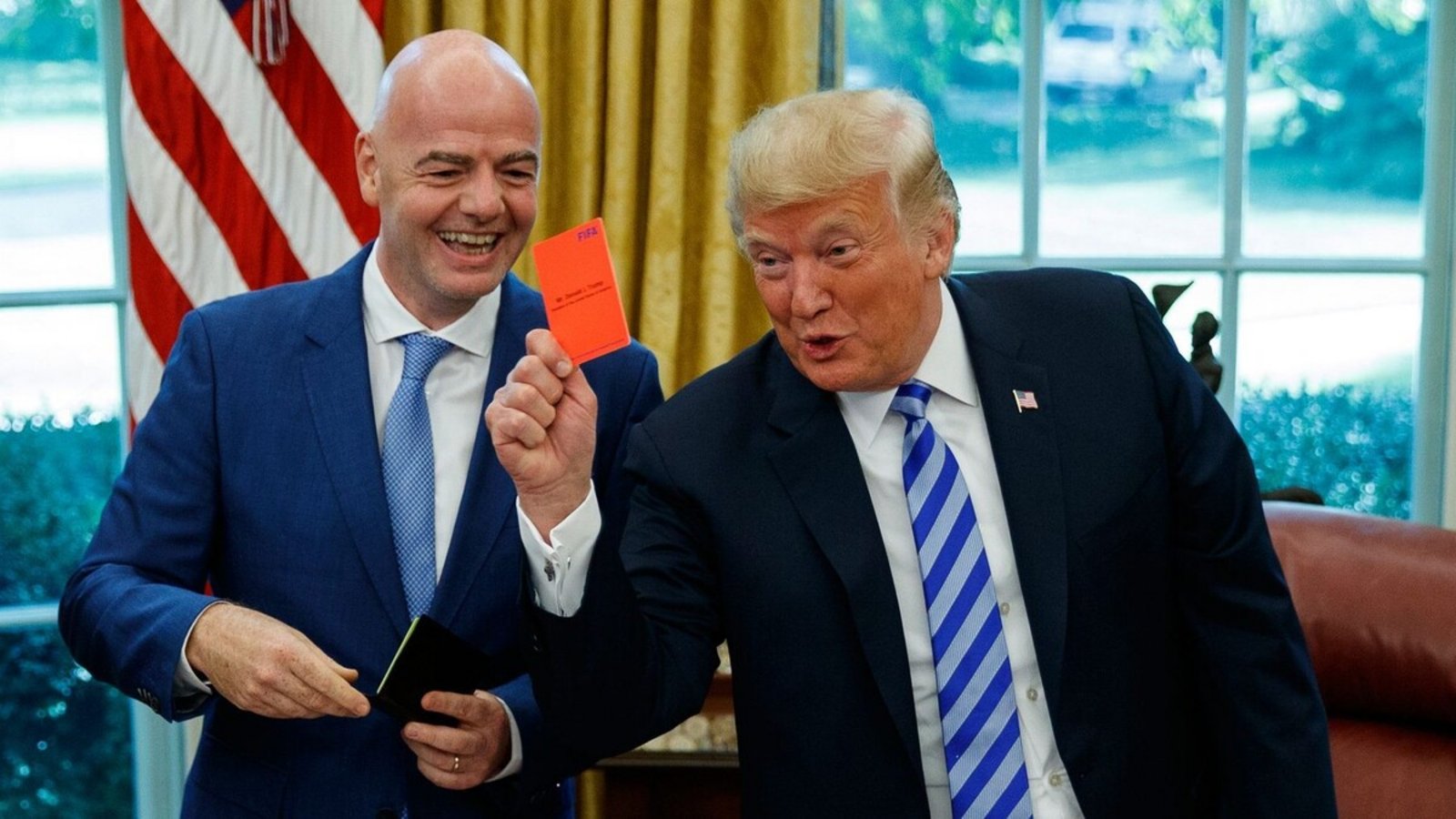 Der Fifa-Chef Gianni Infantino (links) und der US-Präsident Donald Trump treiben ein durchschaubares Spiel.Foto: Evan Vucci/AP/dpa Der Fifa-Chef Gianni Infantino (links) und der US-Präsident Donald Trump treiben ein durchschaubares Spiel.Foto: Evan Vucci/AP/dpa