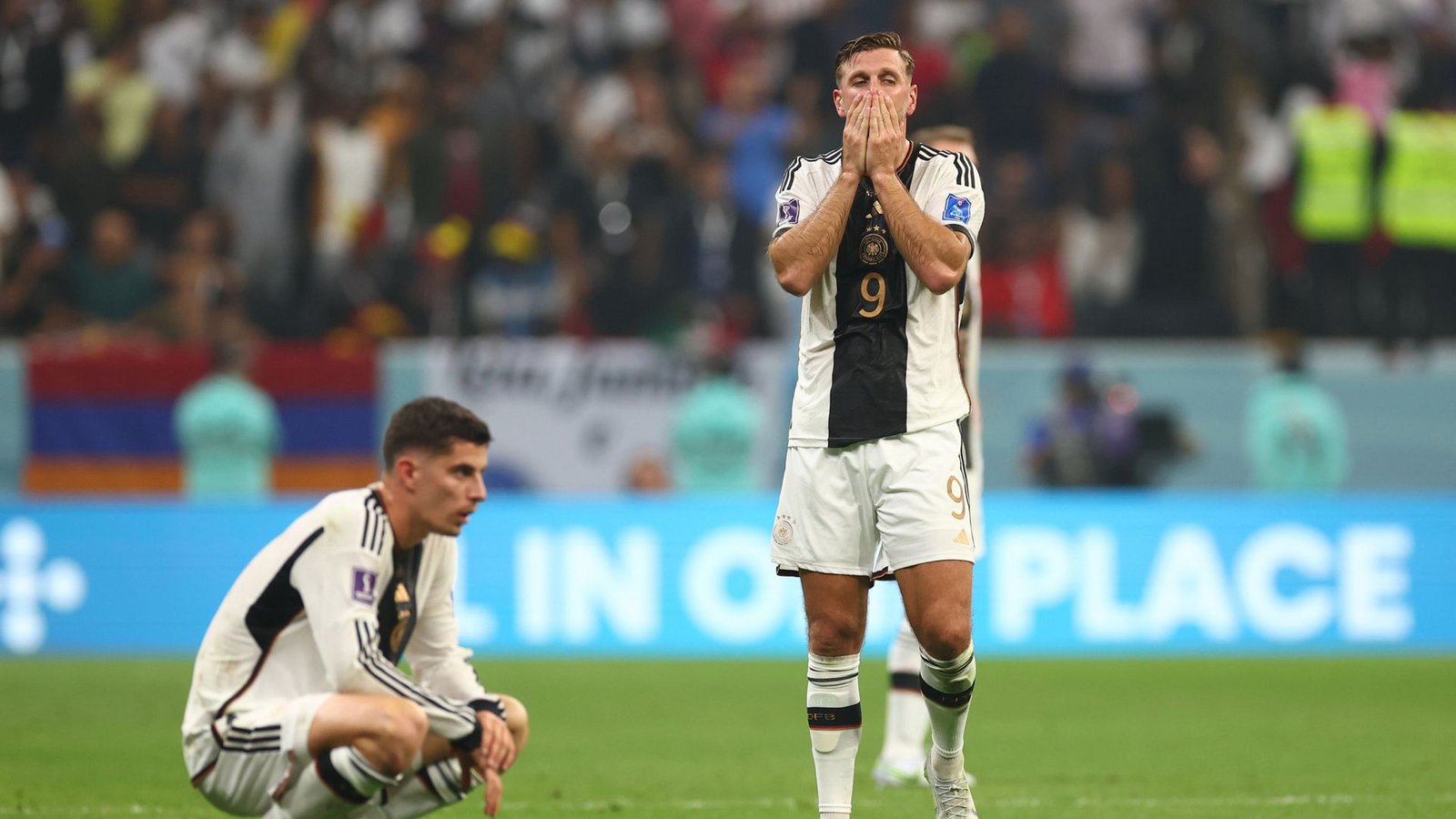 Fassungslosigkeit bei den deutschen Spielern nach dem WM-AusFoto: dpa/Christian Charisius