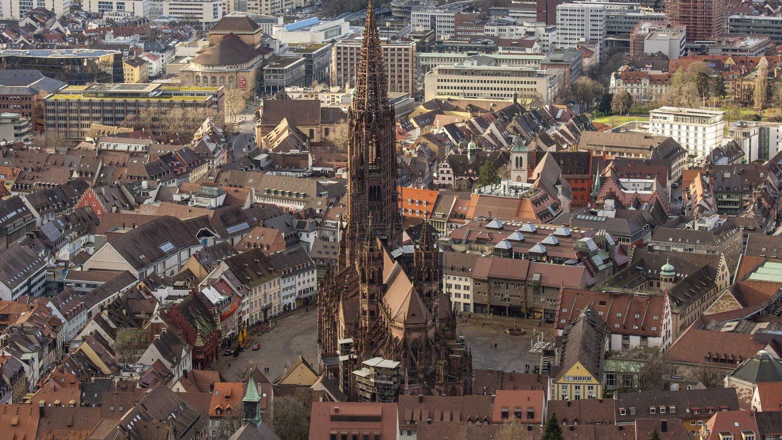 Aber auch sonst hat die südbadische Studentenstadt rund um das Münster viel zu bieten.Foto: imago images/Jannis Große/Jannis GroÃx e via www.imago-images.de