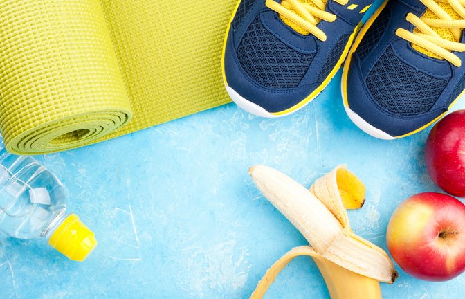 Eine Banane ist ein gesunder Snack vor dem Sport.<span class='image-autor'>Foto: LanaSweet / shutterstock.com</span>