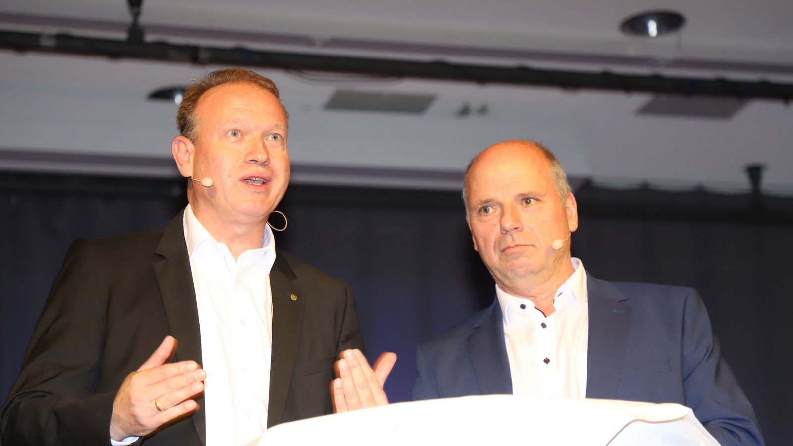 Überlingens Oberbürgermeister Jan Zeitler und sein bekanntester Herausforderer, der Grüne Martin Hahn.Foto: /Holger Kleinstück Überlingens Oberbürgermeister Jan Zeitler und sein bekanntester Herausforderer, der Grüne Martin Hahn.Foto: /Holger Kleinstück