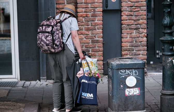 Für immer  Rentner in Deutschland reicht die staatliche Rente nicht mehr zum Lebensunterhalt.<span class='image-autor'>Foto: imag//Michael Gstettenbauer</span>