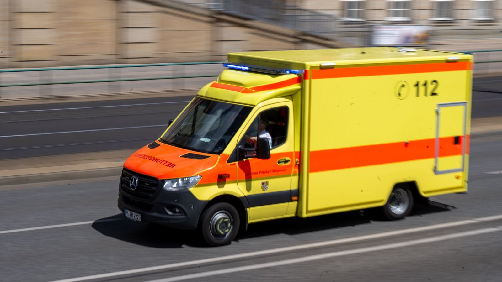 Der Verletzte wurde in ein Krankenhaus gebracht, in dem er verstarb. (Symbolbild)Foto: dpa/Monika Skolimowska Der Verletzte wurde in ein Krankenhaus gebracht, in dem er verstarb. (Symbolbild)Foto: dpa/Monika Skolimowska