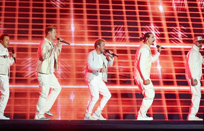 Die Backstreet Boys sind zurück. Auf dem Glücksgefühle-Festival am Hockenheimring begeistern sie mit klassischen Songs und Choreografien – wie früher.<span class='image-autor'>Foto: dpa/Uwe Anspach</span>