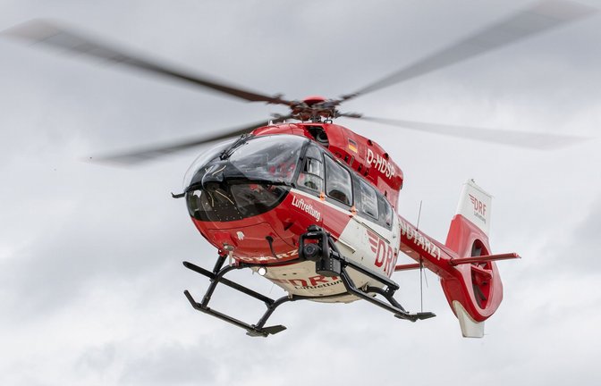 Ein Rettungshubschrauber brachte die schwer verletzte 14-Jährige in eine Klinik. (Symbolbild)<span class='image-autor'>Foto: dpa/Daniel Karmann</span>
