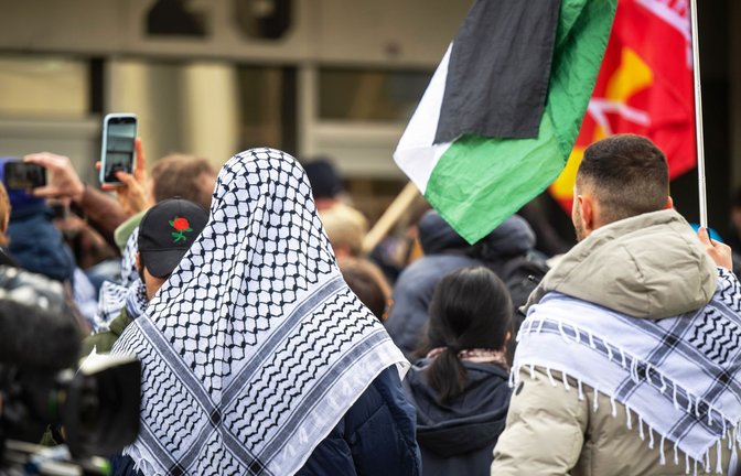Aufgeheizte Stimmung: eine pro-palästinenische Demonstration an der FU Berlin.<span class='image-autor'>Foto: dpa/Monika Skolimowska</span>