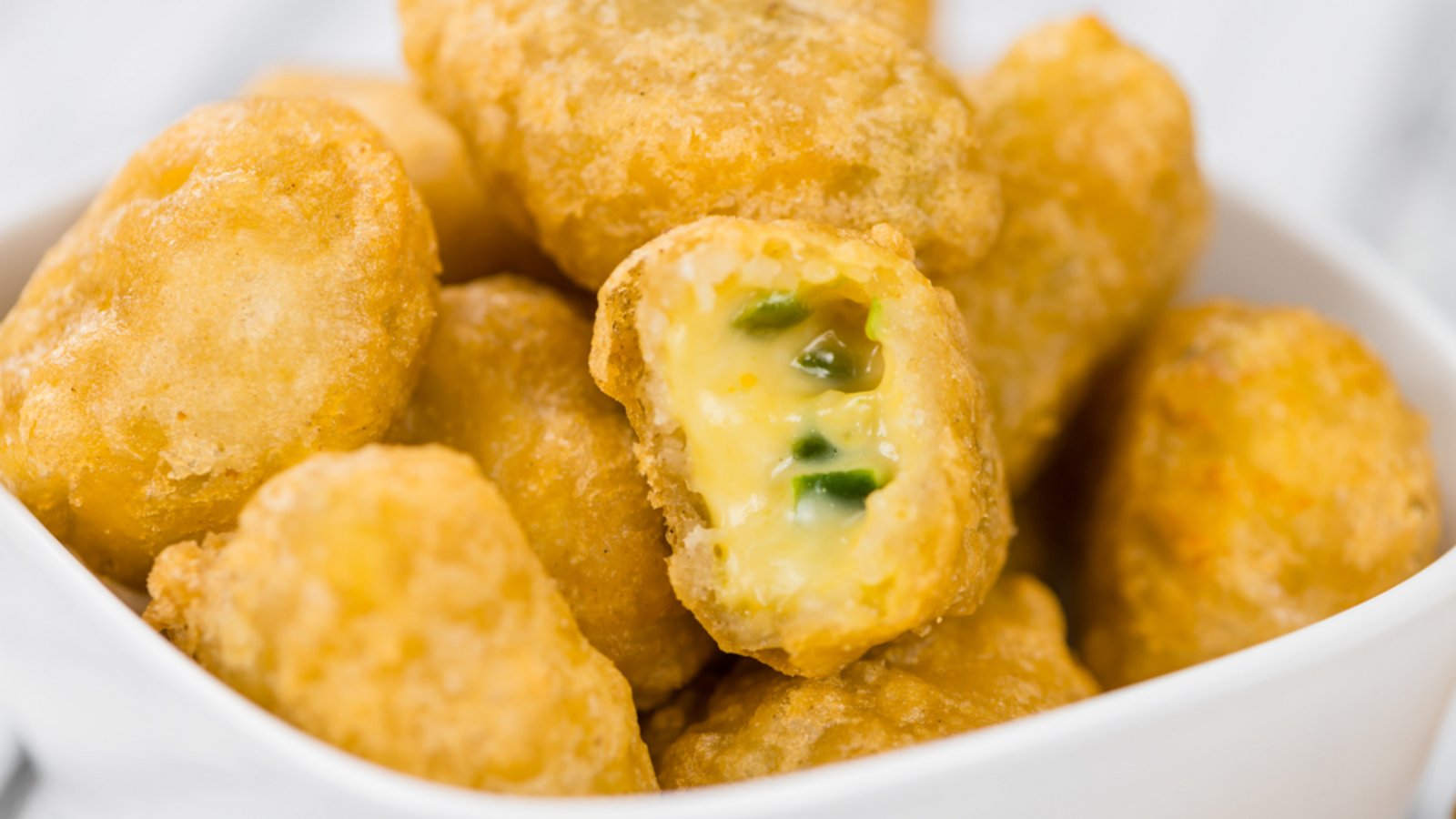 Chili Cheese Nuggets von JA! und GUT&GÜNSTIG sind vom Rückruf betroffen (Symbolbild).Foto: HandmadePictures/ Shutterstock Chili Cheese Nuggets von JA! und GUT&GÜNSTIG sind vom Rückruf betroffen (Symbolbild).Foto: HandmadePictures/ Shutterstock