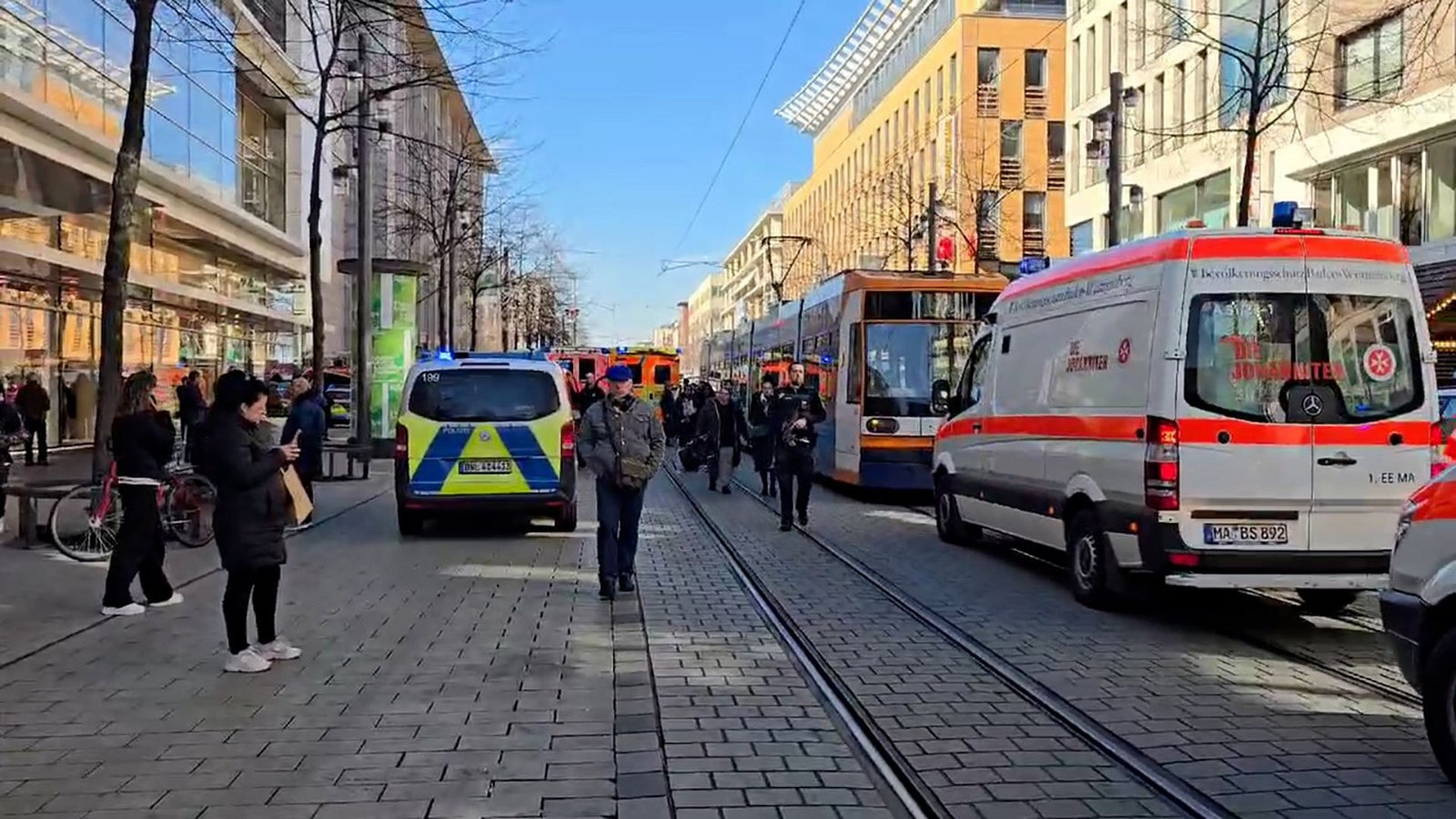 Die Polizei in der Mannheimer Innenstadt.Foto: dpa/René Priebe Die Polizei in der Mannheimer Innenstadt.Foto: dpa/René Priebe