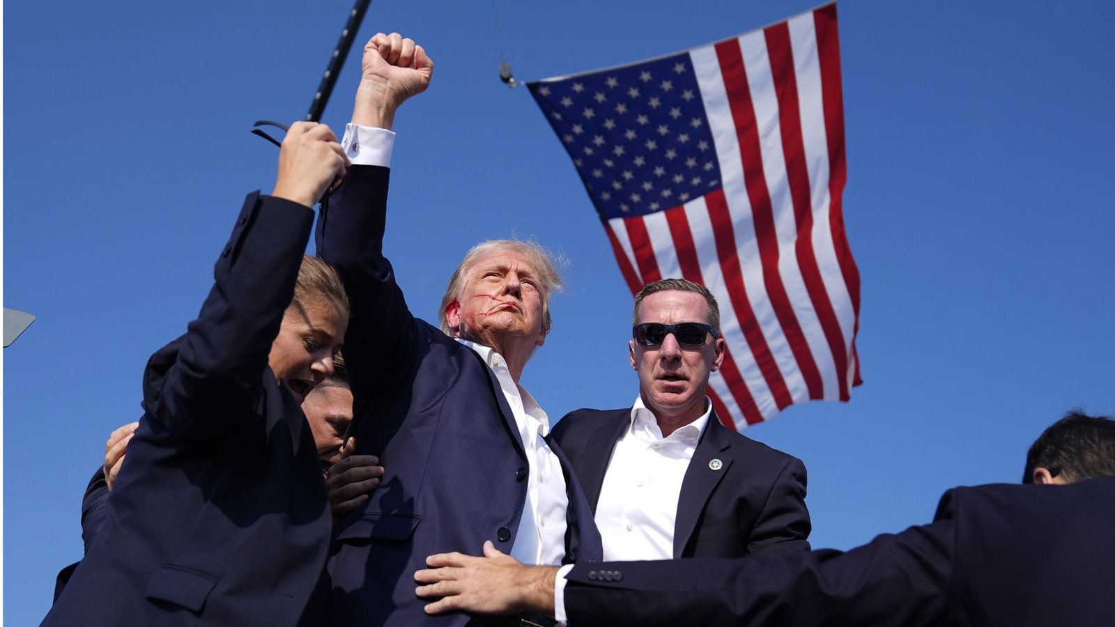 Der Moment am 13. Juli 2024, in dem Donald Trump endgültig zur politischen Ikone des konservativen Amerika wurde.Foto: Evan Vucci/AP/dpa Der Moment am 13. Juli 2024, in dem Donald Trump endgültig zur politischen Ikone des konservativen Amerika wurde.Foto: Evan Vucci/AP/dpa