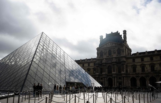 Der Louvre wird seine Eintrittspreise für Nicht-Europäer ab 2026 erhöhen.<span class='image-autor'>Foto: AFP/JULIE SEBADELHA</span>