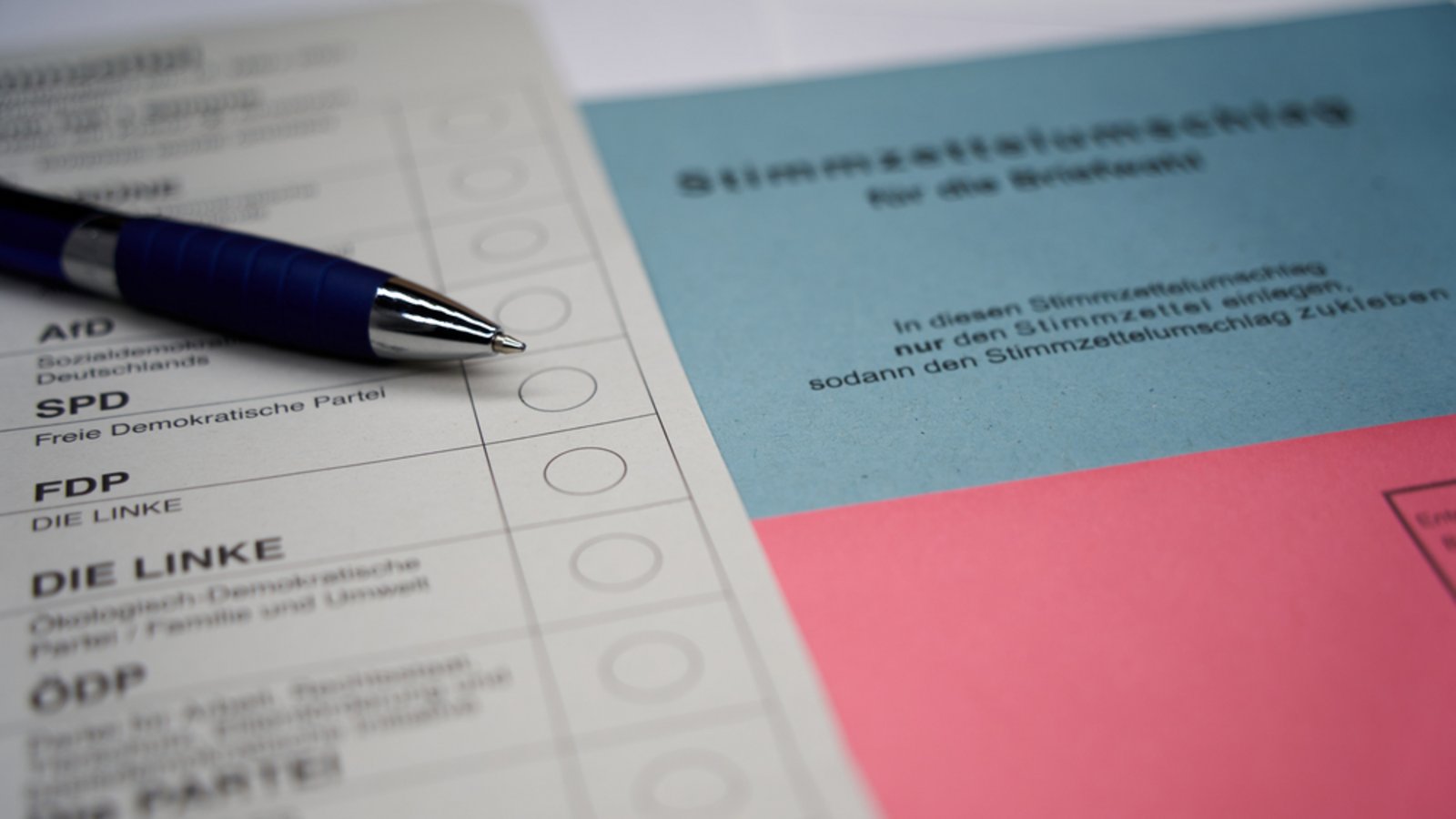 Viele Wählende sind noch unentschlossen. Der Real-O-Mat will helfen und für mehr Transparenz sorgen. (Symbolbild eines Wahlzettels von 2021)Foto: Jan von nebenan/ Shutterstock Viele Wählende sind noch unentschlossen. Der Real-O-Mat will helfen und für mehr Transparenz sorgen. (Symbolbild eines Wahlzettels von 2021)Foto: Jan von nebenan/ Shutterstock