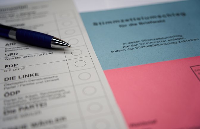 Viele Wählende sind noch unentschlossen. Der Real-O-Mat will helfen und für mehr Transparenz sorgen. (Symbolbild eines Wahlzettels von 2021)<span class='image-autor'>Foto: Jan von nebenan/ Shutterstock</span>