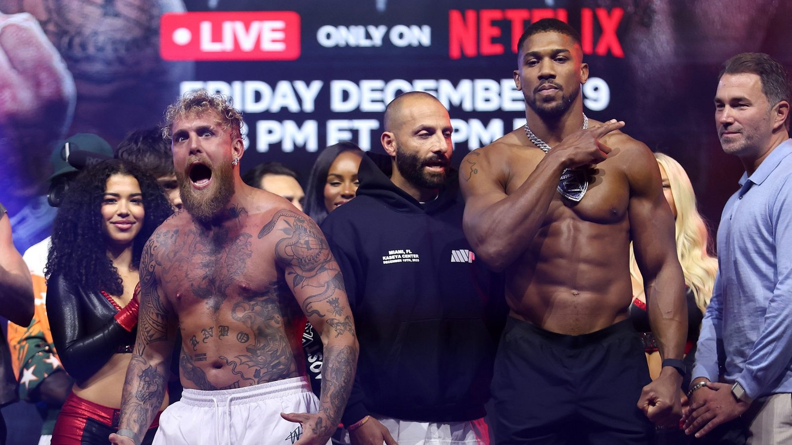 Jake Paul (l.) steigt gegen Anthony Joshua in den Ring.Foto: Getty Images for Netflix Jake Paul (l.) steigt gegen Anthony Joshua in den Ring.Foto: Getty Images for Netflix