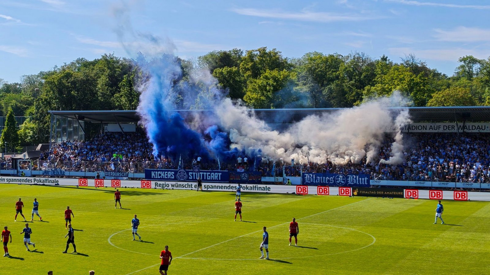 Beim Kickers-Spiel gegen Großaspach kam es zu mehreren Zwischenfällen, die nun die Polizei beschäftigen.Foto: STZN/Sebastian Steegmüller Beim Kickers-Spiel gegen Großaspach kam es zu mehreren Zwischenfällen, die nun die Polizei beschäftigen.Foto: STZN/Sebastian Steegmüller