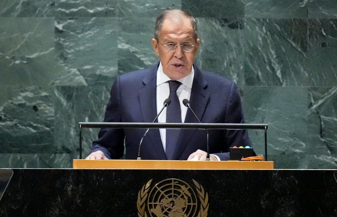 Russlands Außenminister Sergej Lawrow spricht auf der 78. Sitzung der UN-Vollversammlung.<span class='image-autor'>Foto: Mary Altaffer/AP/dpa</span>