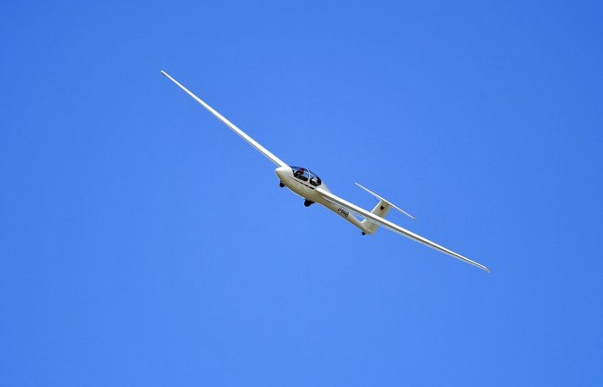 Bei der Landung ist ein Segelflugzeug  im Bodenseekreis verunglückt (Symbolbild).<span class='image-autor'>Foto: Eibner-Pressefoto/Michael Weber</span>