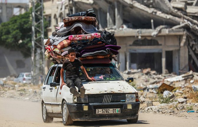 Palästinenser bringen ihre Sachen mit dem Auto nach Khan Yunis im Süden des Gazastreifens, um dort Schutz zu finden.<span class='image-autor'>Foto: AFP</span>