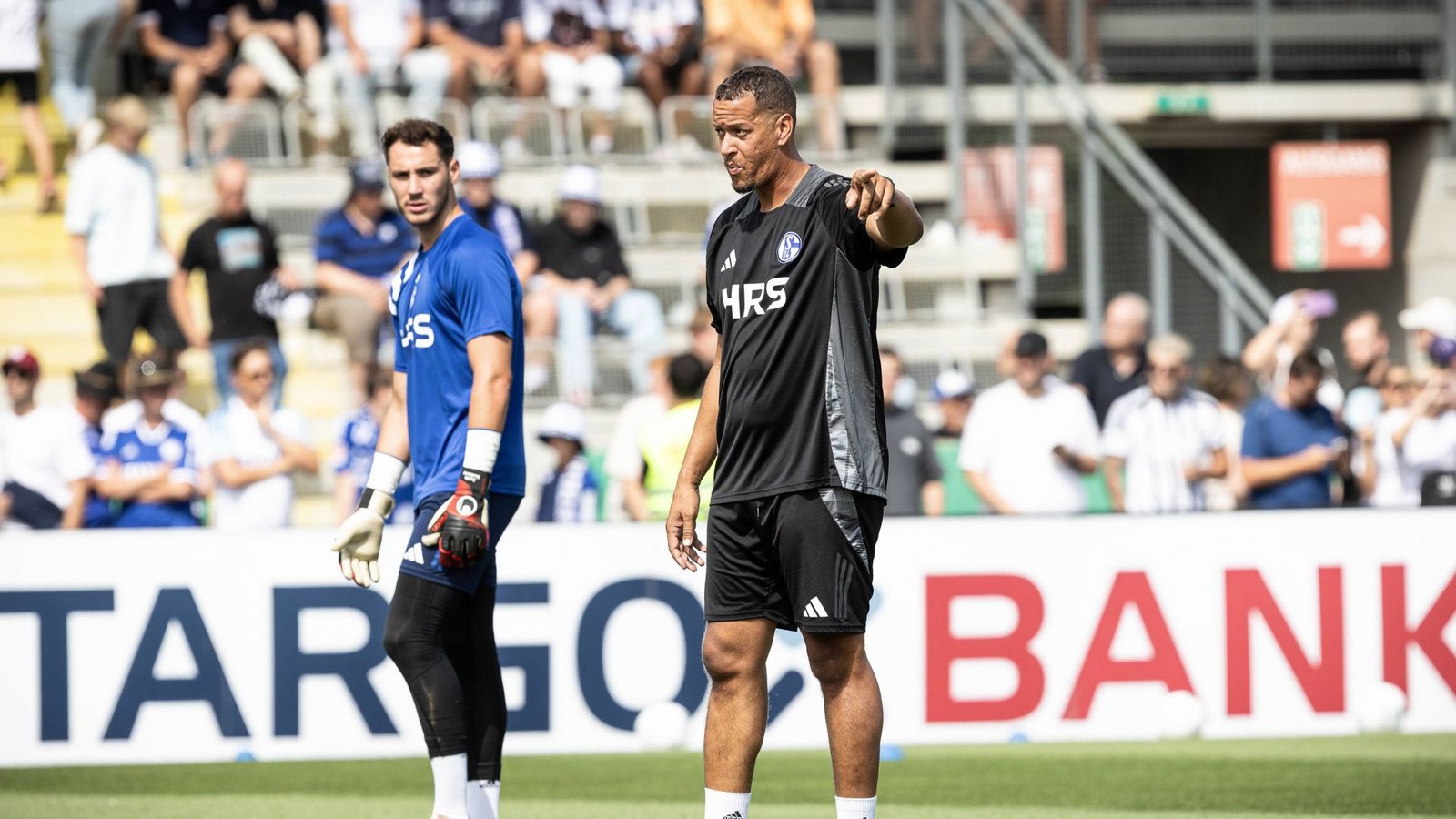 Loboué als Torwarttrainer auf Schalke.Foto: IMAGO/Lucca Fundel Loboué als Torwarttrainer auf Schalke.Foto: IMAGO/Lucca Fundel