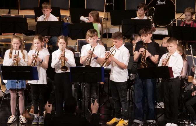 Die Jungtrompeter des Musikvereins eröffnen mit einer Fanfare. <span class='image-autor'>Fotos: Friedrich</span>
