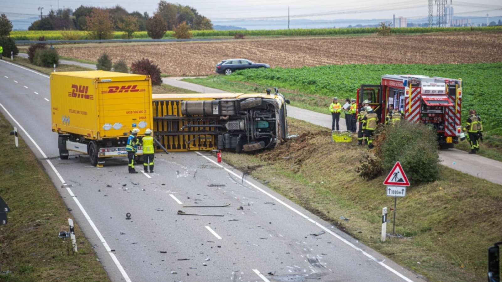 Unfall bei Sachsenheim: Nach dem Aufprall stürzte der Lkw zur Seite. Foto: 7aktuell Unfall bei Sachsenheim: Nach dem Aufprall stürzte der Lkw zur Seite. Foto: 7aktuell