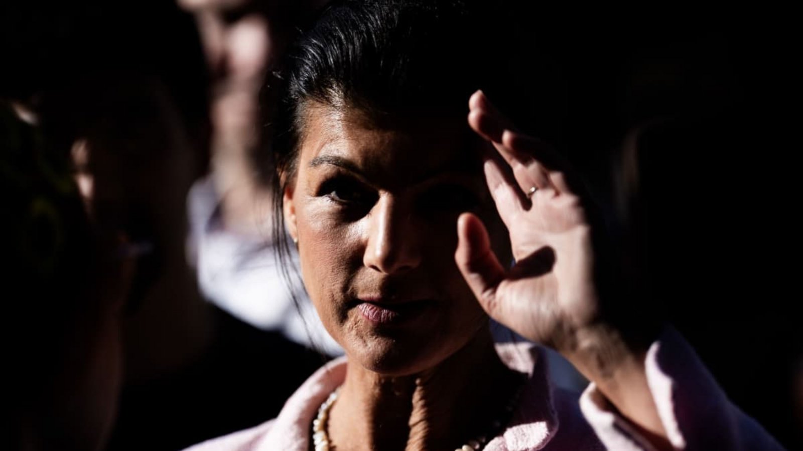 Sarah Wagenknecht hat sich erneut an Björn Höcke gewandt und ihn zu einem direkten Gespräch auf neutralem Terain aufgefordert.Christoph Soeder/dpa