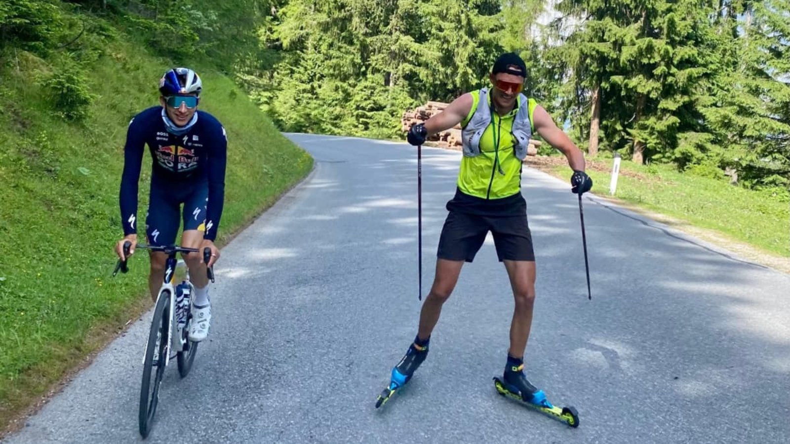 Seite an Seite am Berg, jeder auf seinem Sportgerät: Florian Lipowitz auf dem Rad, Philipp Lipowitz auf Skirollern.Privat Seite an Seite am Berg, jeder auf seinem Sportgerät: Florian Lipowitz auf dem Rad, Philipp Lipowitz auf Skirollern.Privat