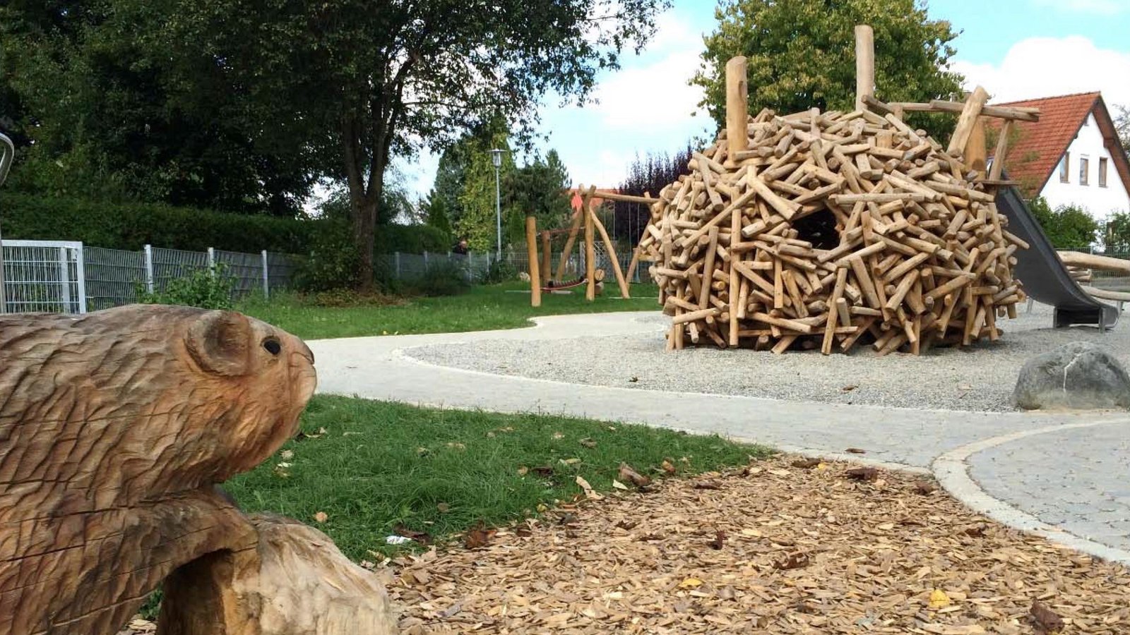 Ähnlich wie dieser Spielplatz könnte der Nussdorfer Schulhof in Zukunft aussehen. Foto: Gemeinde Mittelbiberach Ähnlich wie dieser Spielplatz könnte der Nussdorfer Schulhof in Zukunft aussehen. Foto: Gemeinde Mittelbiberach