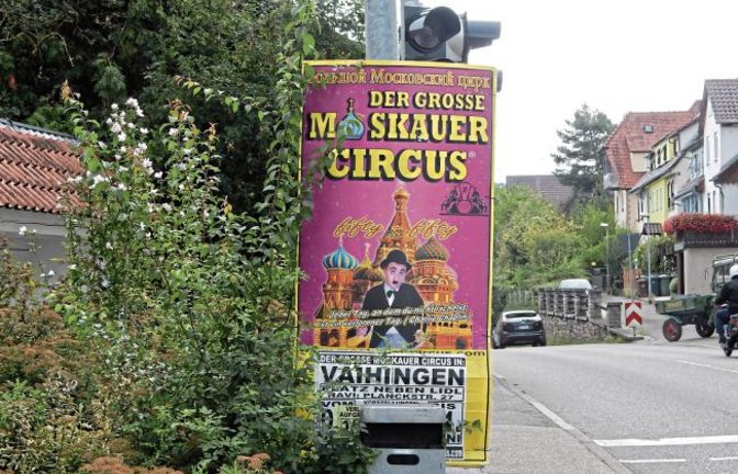 Dafür fühlt sich wohl niemand mehr zuständig: Der Zirkus gastierte Mitte Juni in Vaihingen. Fotografiert in Enzweihingen. Dort hängen mehrere Plakate. Foto: Arning