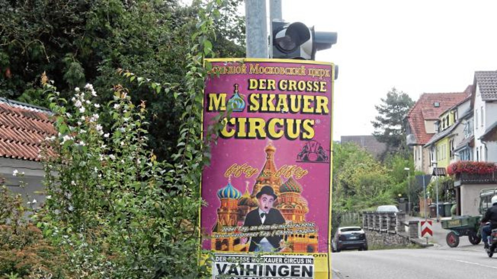 Dafür fühlt sich wohl niemand mehr zuständig: Der Zirkus gastierte Mitte Juni in Vaihingen. Fotografiert in Enzweihingen. Dort hängen mehrere Plakate. Foto: Arning