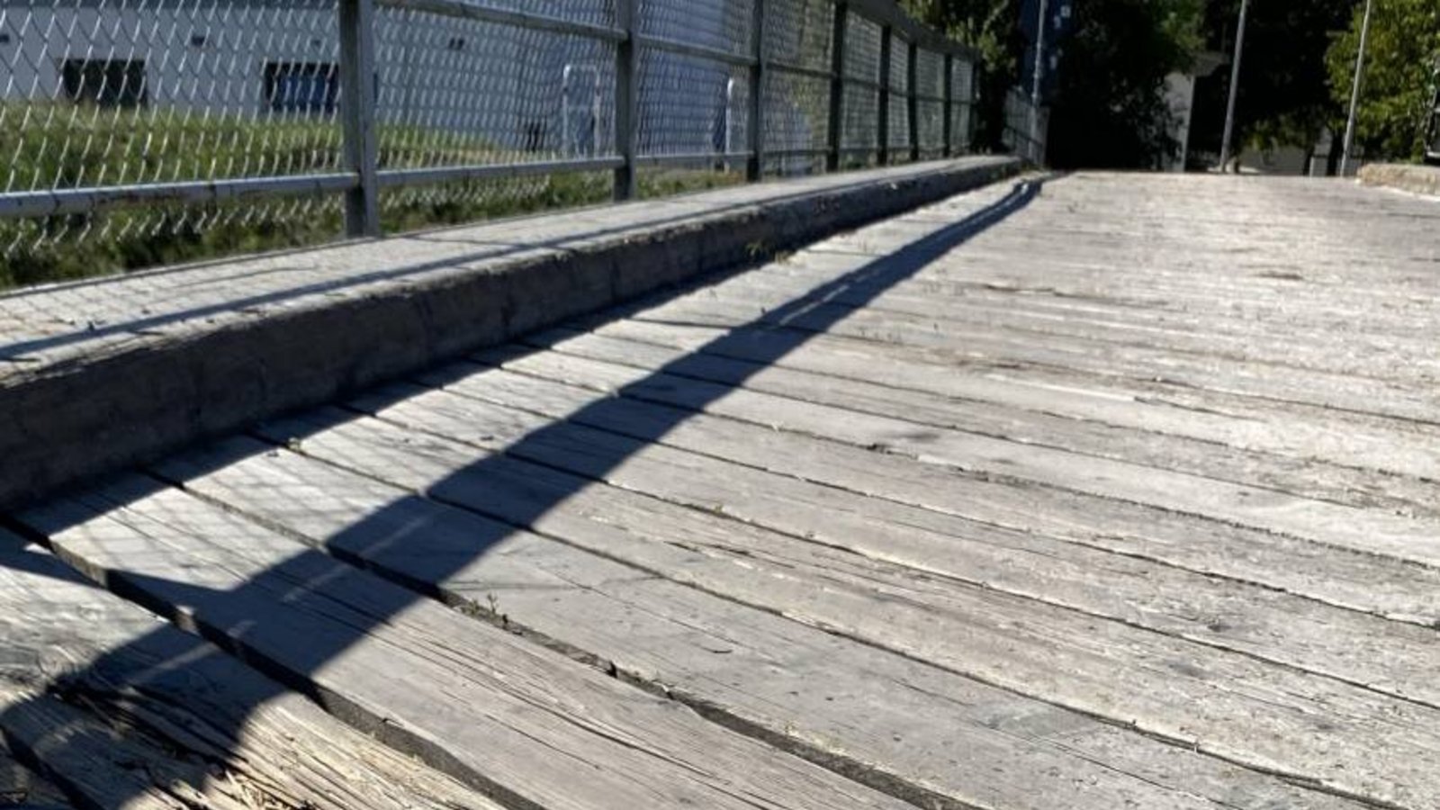 Die Enzbrücke in Mühlhausen. Foto: p