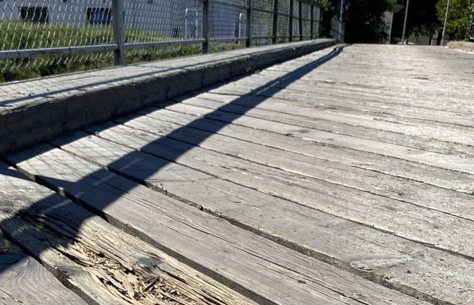 Die Enzbrücke in Mühlhausen. Foto: p