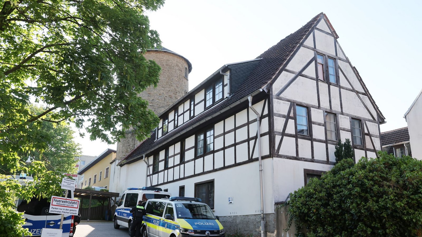 Die Polizei ging am Dienstag mit einer Razzia gegen den Verein vor.Foto: Bodo Schackow/dpa Die Polizei ging am Dienstag mit einer Razzia gegen den Verein vor.Foto: Bodo Schackow/dpa