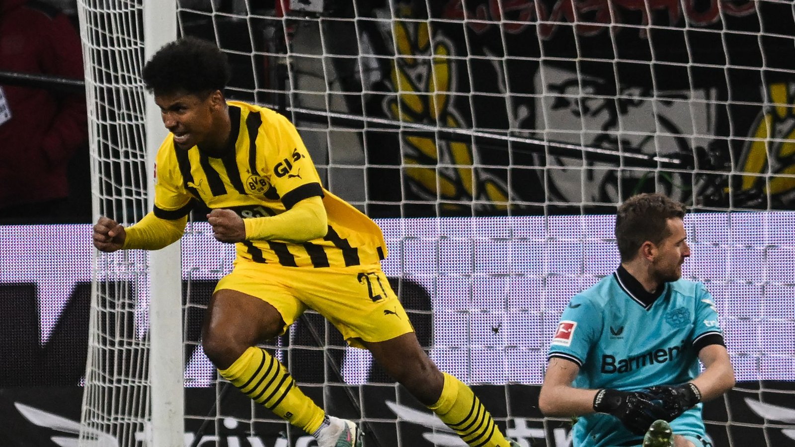 Dortmunds Karim Adeyemi feiert seinen Treffer gegen Leverkusen.Foto: Bernd Thissen/dpa