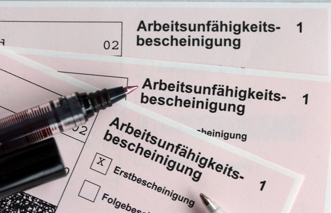 Bei leichten Erkrankungen kann die Krankschreibung nun wieder telefonisch erfolgen.<span class='image-autor'>Foto: dpa/Jens Büttner</span>