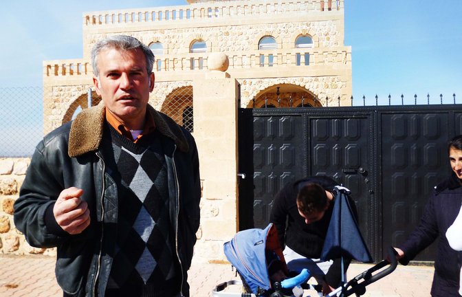 Israil Demir lebte fast 30 Jahre in Deutschland, heute ist er Bürgermeister in Südanatolien.<span class='image-autor'>Foto: Susanne Güsten</span>
