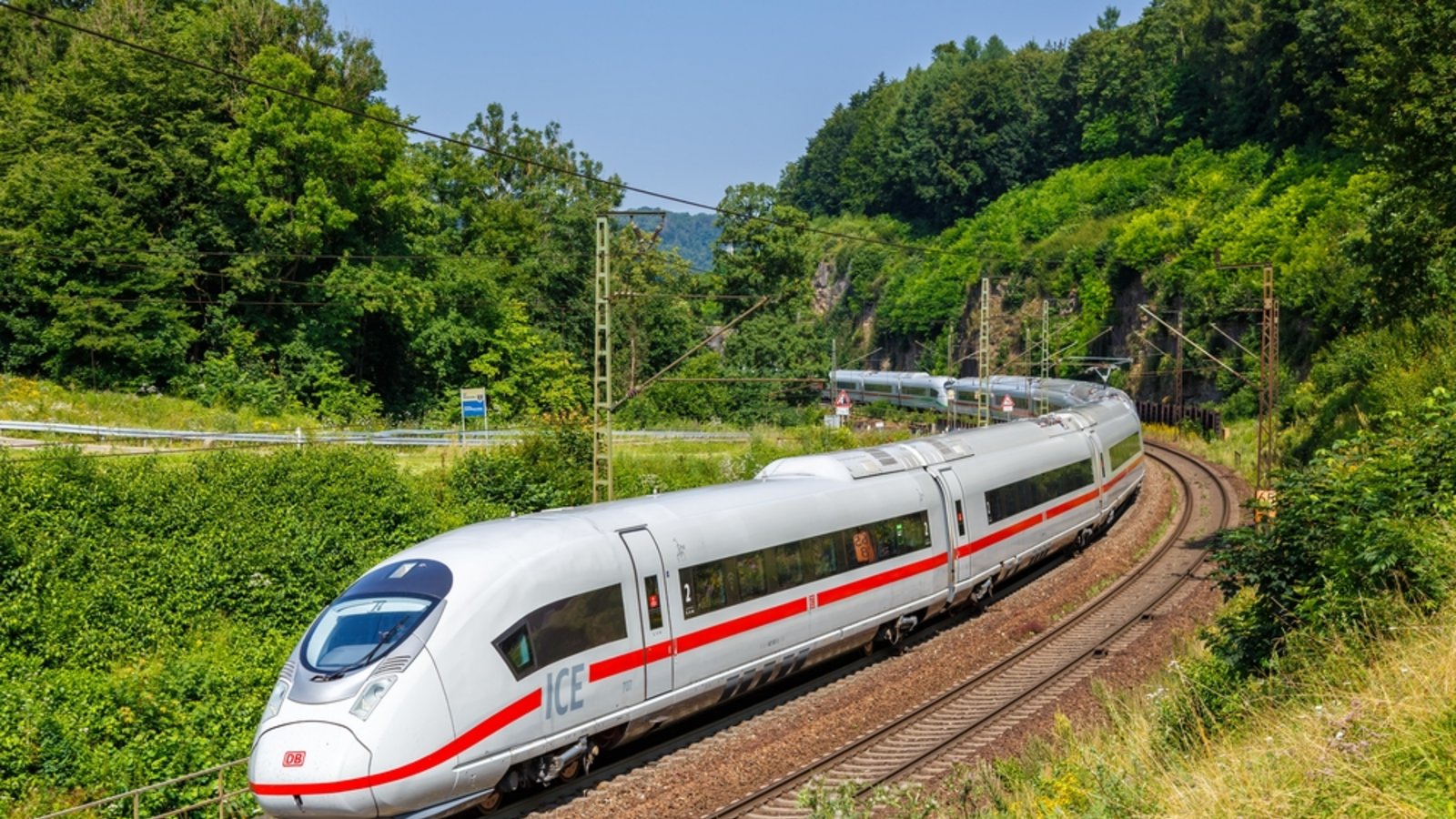 Kann man auch mit dem ICE fahren?Foto: Markus Mainka / shutterstock.com Kann man auch mit dem ICE fahren?Foto: Markus Mainka / shutterstock.com