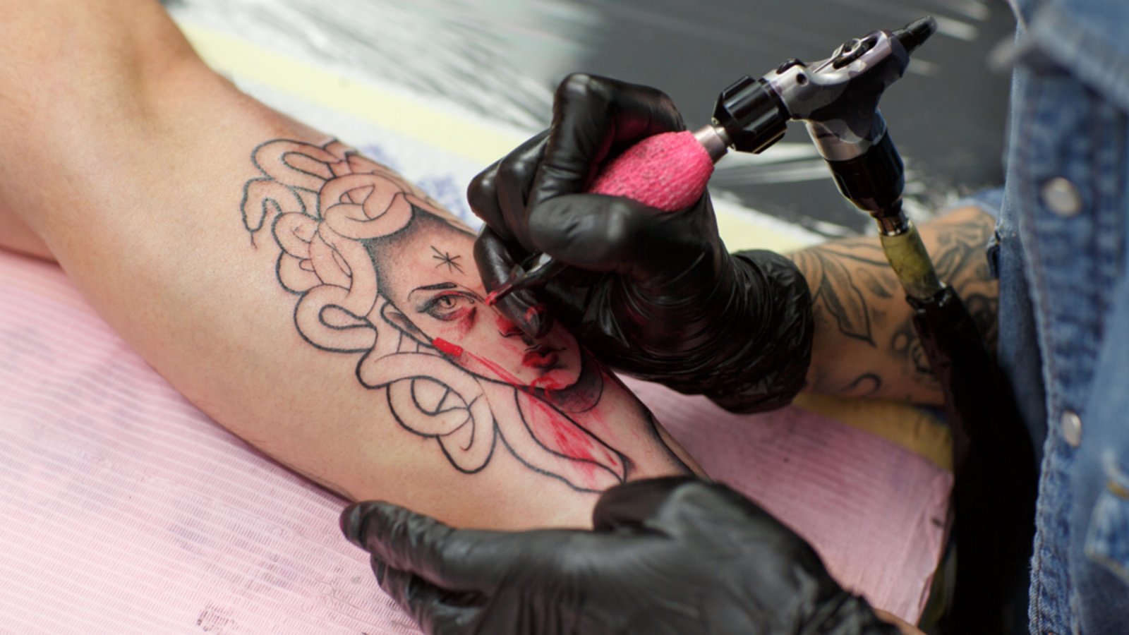 Ein Medusa-Tattoo kann vielfältige Bedeutungen haben.Foto: Zoriana Zaitseva/ Shutterstock