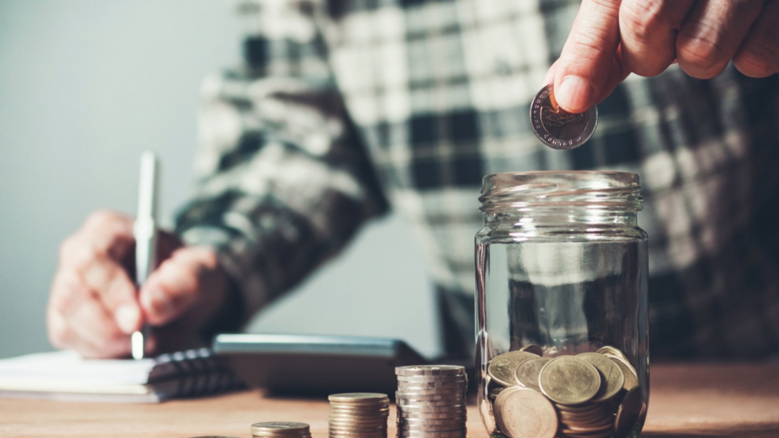 Bei diesen vier Konsumausgaben lässt sich am meisten Geld sparen.Foto: Mintr / shutterstock.com