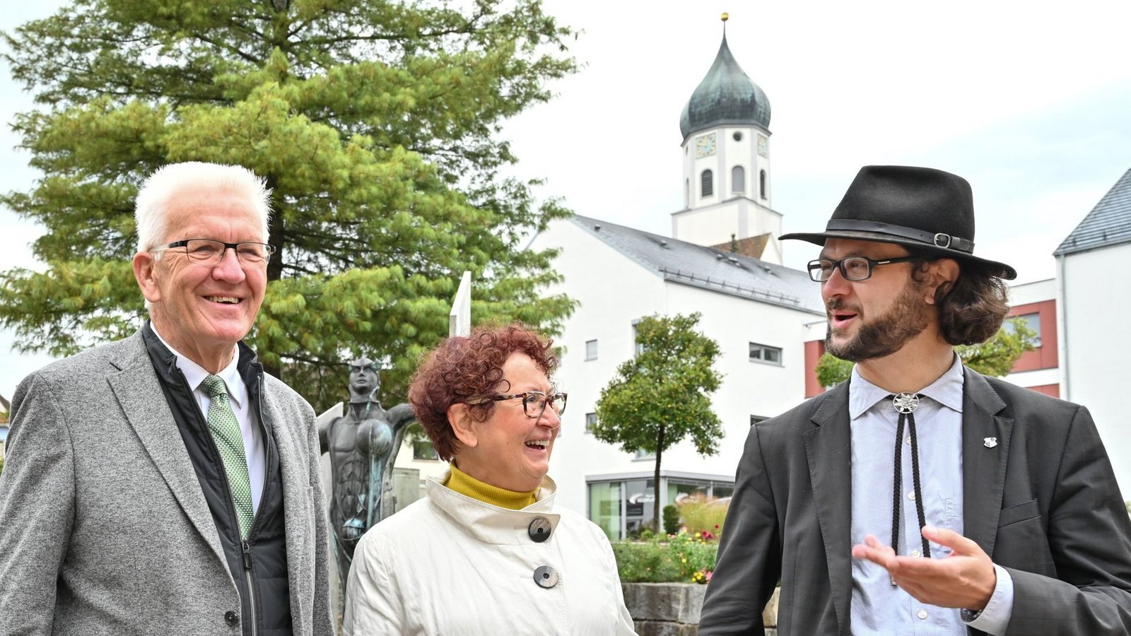 Johannes Kretschmann (rechts) mit seinen Eltern, Baden-Württembergs Ministerpräsident Winfried Kretschmann und dessen Frau GerlindeFoto: dpa/Felix Kästle Johannes Kretschmann (rechts) mit seinen Eltern, Baden-Württembergs Ministerpräsident Winfried Kretschmann und dessen Frau GerlindeFoto: dpa/Felix Kästle