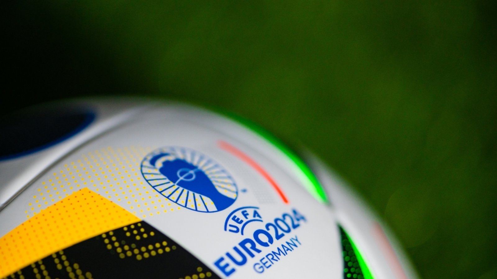 Welcher Sender überträgt welches EM-Spiel?Foto: kovop/Shutterstock Welcher Sender überträgt welches EM-Spiel?Foto: kovop/Shutterstock