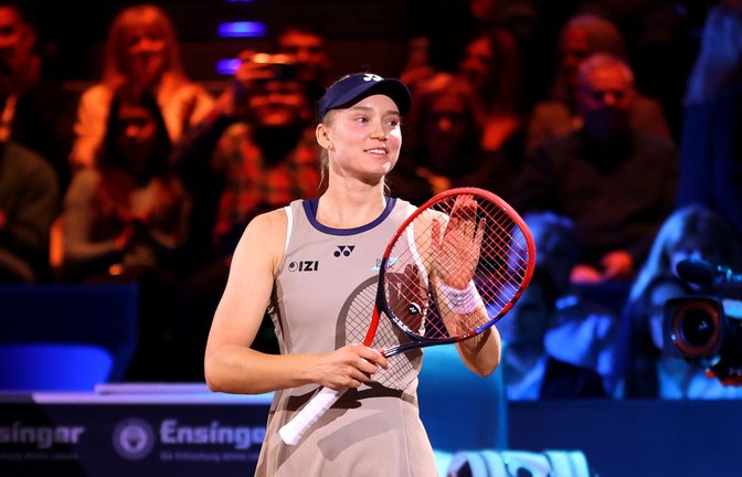 Die Favoritin Elena Rybakina gewinnt den Porsche Tennis Grand Prix. Im Endspiel bezwingt sie die Überraschungsfinalistin Karolina Muchova in zwei Sätzen.<span class='image-autor'>Foto: Baumann/Leonie Keppler</span>