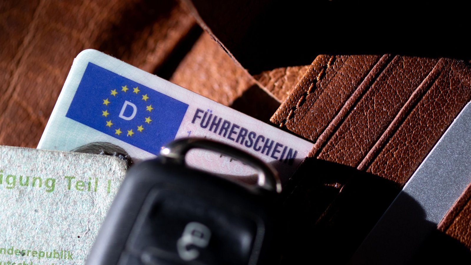 Das Europäische Parlament hat sich auf einen EU-weiten Führerscheinentzug geeinigt. (Symbolbild)Foto: dpa/Sven Hoppe Das Europäische Parlament hat sich auf einen EU-weiten Führerscheinentzug geeinigt. (Symbolbild)Foto: dpa/Sven Hoppe