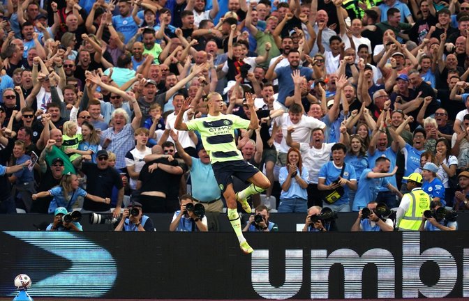 Manchester Citys Erling Haaland feiert seinen zweiten Treffer bei seinem Debüt in der Premier League.<span class='image-autor'>Foto: John Walton/PA Wire/dpa</span>