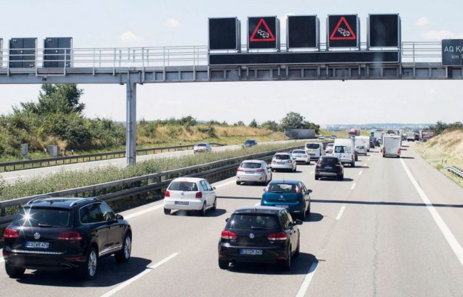 Die Polizei Pforzheim geht mit einem Post zum Rechtsfahrgebot viral.<span class='image-autor'>Foto: z/dpp/Auto-Reporter</span>