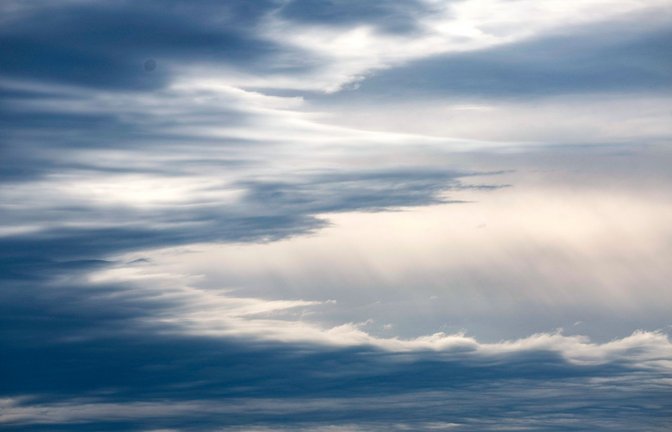 Schauer und Gewitter werden erwartet. (Archivbild)<span class='image-autor'>Foto: Thomas Banneyer/dpa</span>