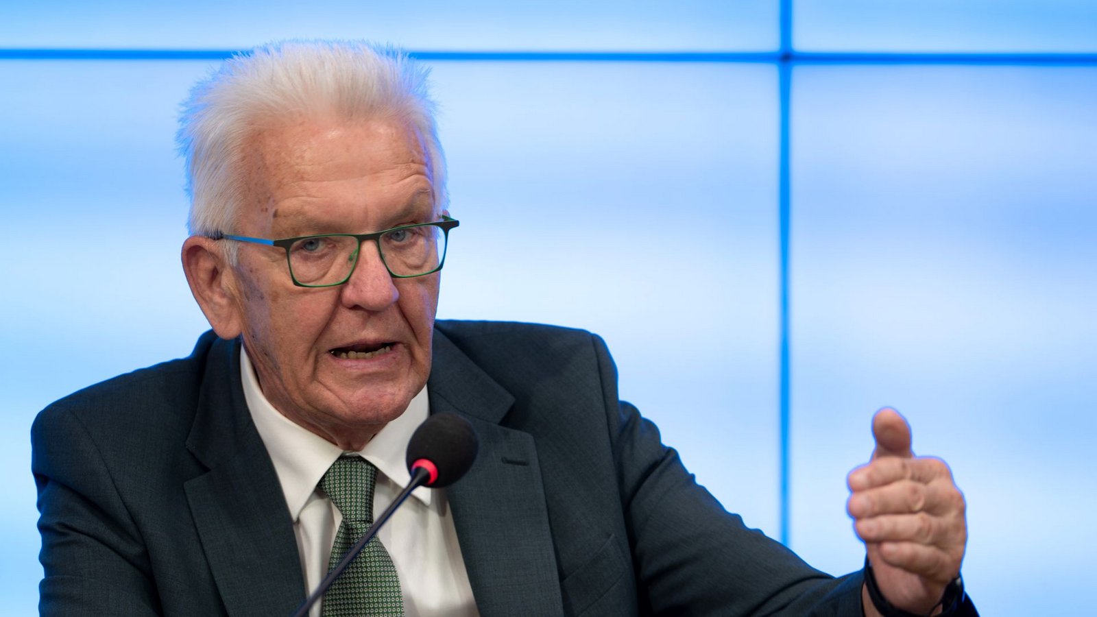 Winfried Kretschmann will Eltern und Schulen auf einen besseren Gesprächsfuß miteinander bringen.Foto: Markus Lenhardt/dpa Winfried Kretschmann will Eltern und Schulen auf einen besseren Gesprächsfuß miteinander bringen.Foto: Markus Lenhardt/dpa