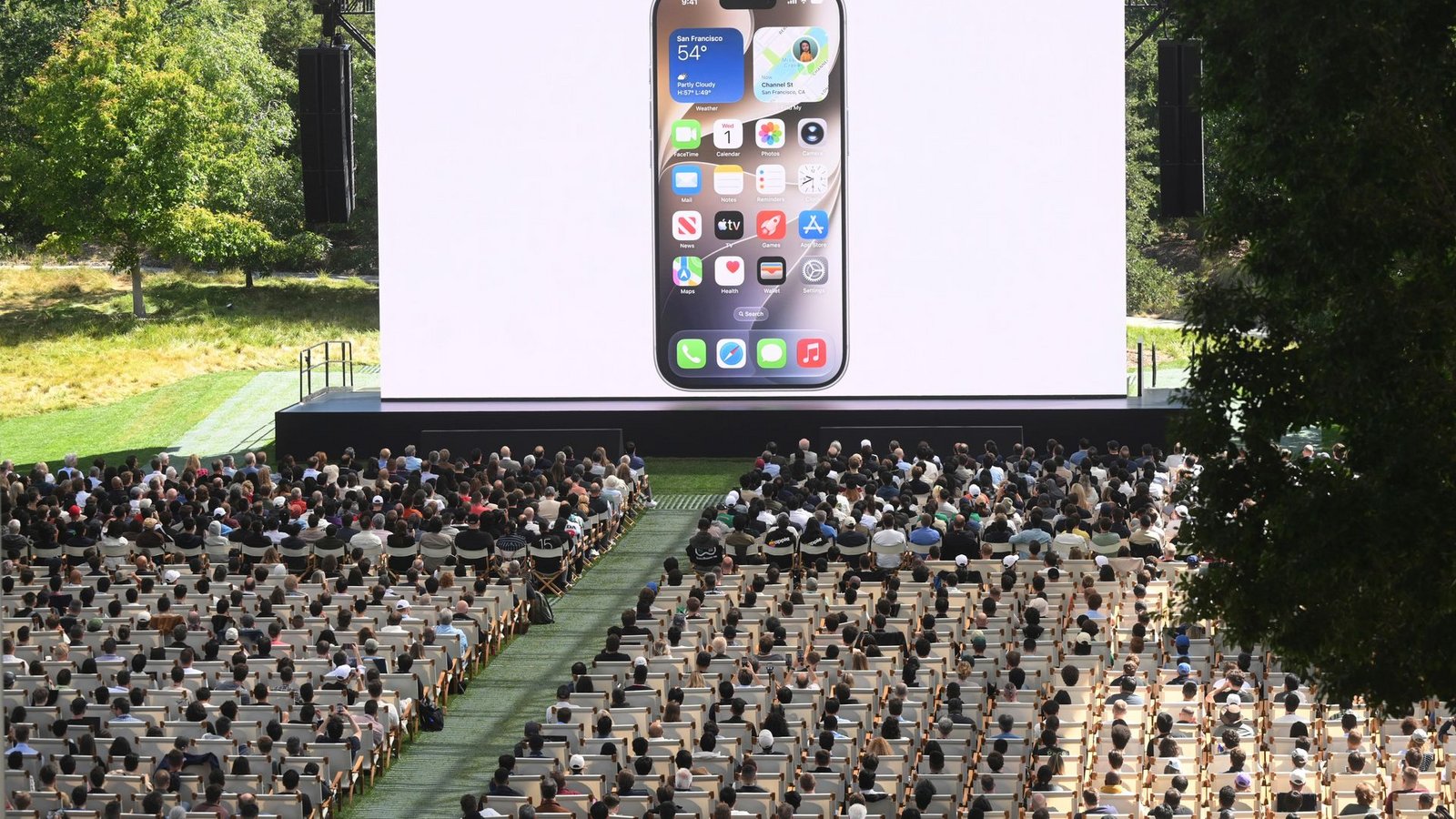 Bei der WWDC gibt Apple traditionell einen Ausblick auf kommende Software und Dienste.Foto: Noah Berger/FR34727 AP/AP/dpa Bei der WWDC gibt Apple traditionell einen Ausblick auf kommende Software und Dienste.Foto: Noah Berger/FR34727 AP/AP/dpa