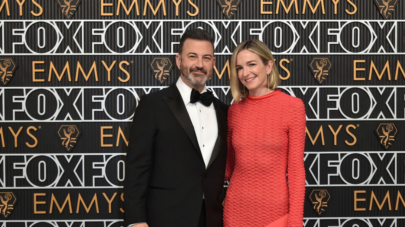 Jimmy Kimmel und Molly McNearney bei der  Verleihung der 75. Primetime Emmy Awards.Foto: Richard Shotwell/Invision/AP/dpa