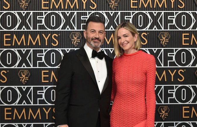Jimmy Kimmel und Molly McNearney bei der  Verleihung der 75. Primetime Emmy Awards.<span class='image-autor'>Foto: Richard Shotwell/Invision/AP/dpa</span>