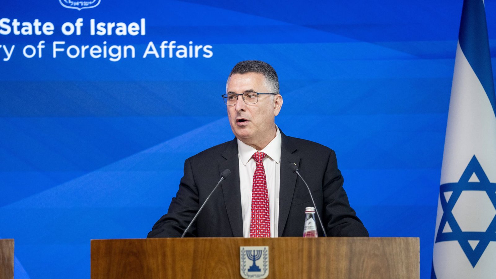 Israels Außenminister Gideon Saar hat die Kritik an neuen israelischen Siedlungen im besetzten Westjordanland scharf zurückgewiesen (Archivfoto).Foto: IMAGO/Ritzau Scanpix/IMAGO/Ida Marie Odgaard Israels Außenminister Gideon Saar hat die Kritik an neuen israelischen Siedlungen im besetzten Westjordanland scharf zurückgewiesen (Archivfoto).Foto: IMAGO/Ritzau Scanpix/IMAGO/Ida Marie Odgaard